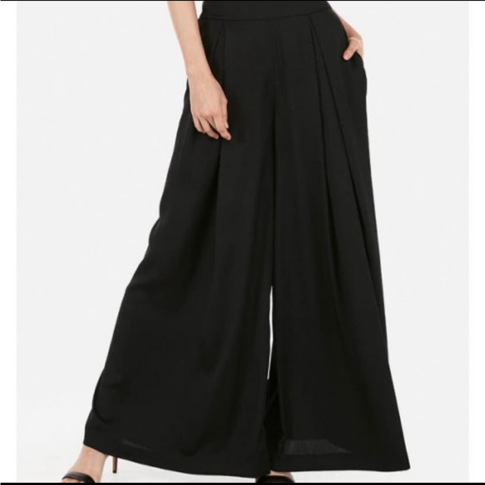 NWT Express Wide Leg Super High Rise Dress Pant - size Large